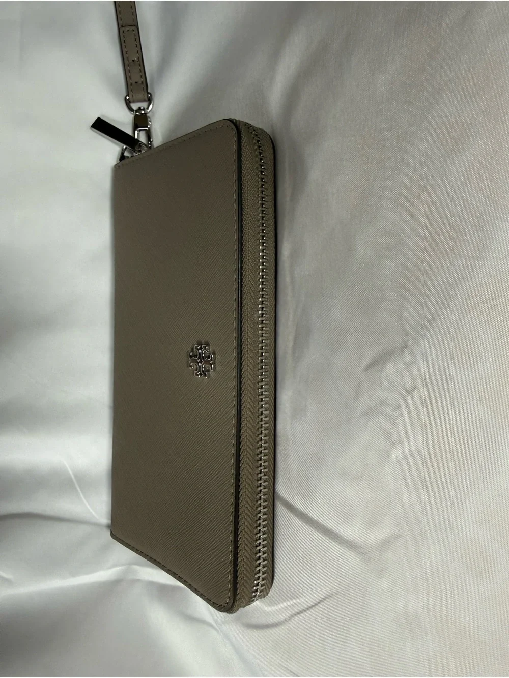 Tory Burch Robinson Zip Around Wristlet Wallet Gray Taupe Saffiano Leather